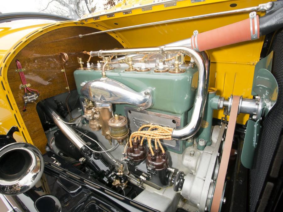 Моторный отсек Stutz Bearcat (Series H) 1920 года  (фото 3 из 20)